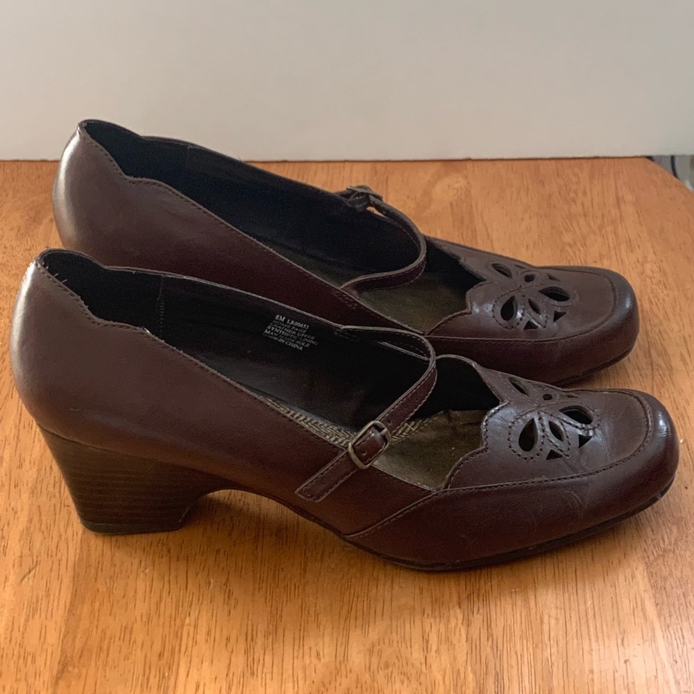 Kenneth Cole REACTION Brown Mary Jane Style Laser Cut Size 8